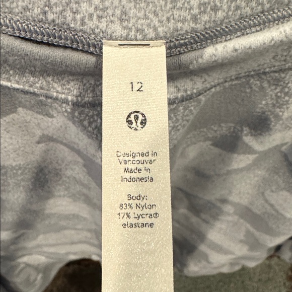 Lululemon Athletica Gray Camo running fleece sweatshirt criss cross front 12 - Picture 2 of 9